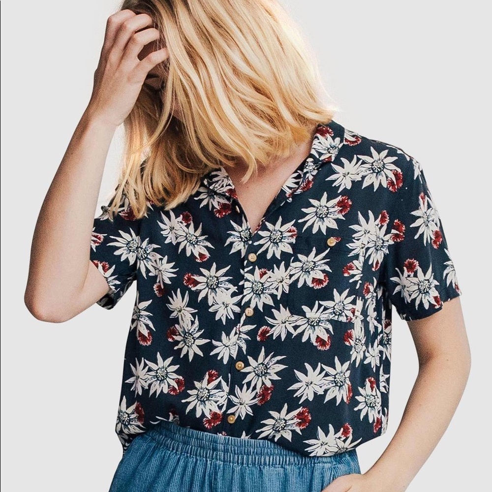 Quiksilver Womens Button-up Short Sleeve Shirt